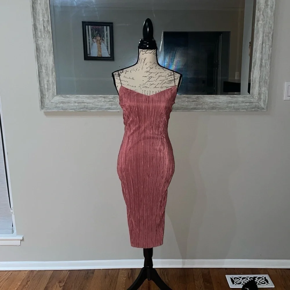 NEW Metallic Plisse Pink Color Cocktail Dress - Picture 1 of 7